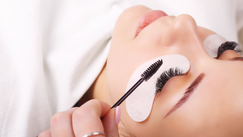 Permanent and Semi-Permanent Eyelash Extensions For a Brand New Exciting Look