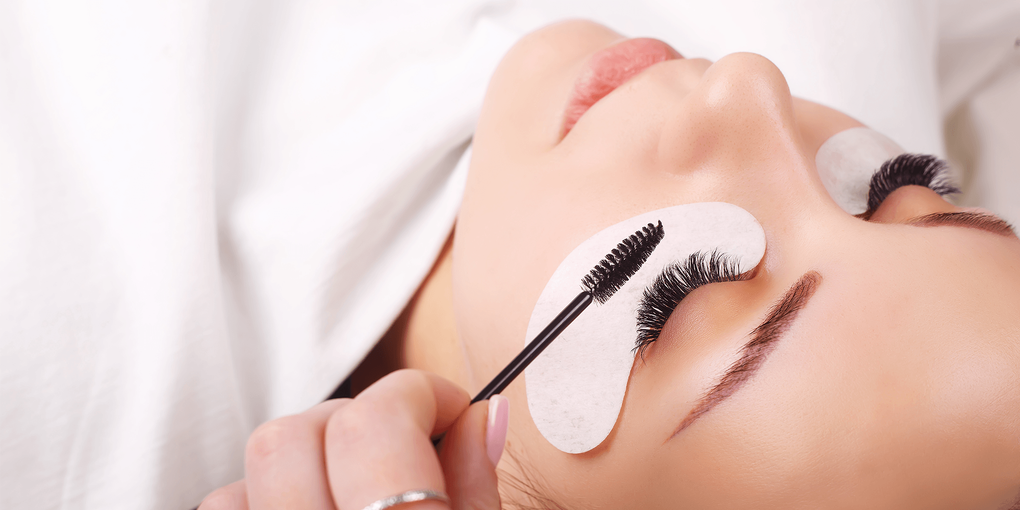 Permanent and Semi-Permanent Eyelash Extensions For a Brand New Exciting Look